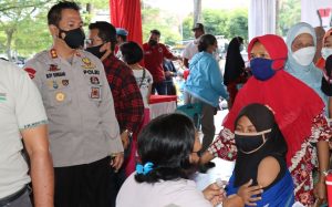 Ribuan Warga di Pematangsiantar Anutusias Ikuti Vaksinasi Covid-19