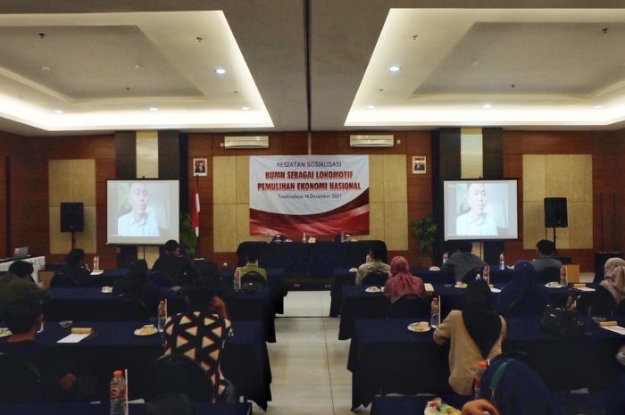 Sosialisasi BUMN Sebagai Lokomotif Pemulihan Ekonomi Nasional kepada kalangan milenial yang diselenggarakan di Hotel Harmoni, Selasa 14 Desember 2021. (Istimewa)