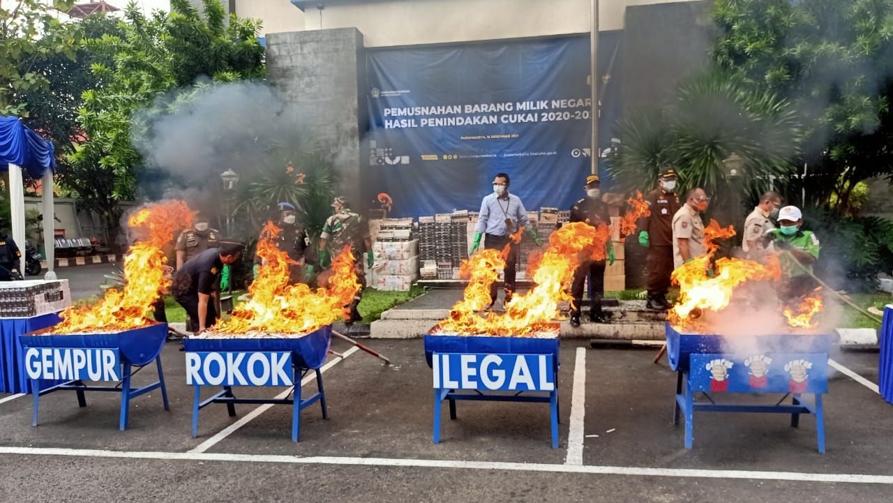 Pemusnahan BMN di Kantor Bea Cukai Purwakarta. (Foto: Gin/Jabarnews)