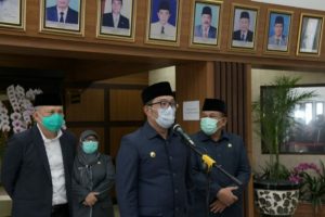Tahun Baruan Ridwan Kamil Bersama DPRD Jabar Bahas Raperda Perkebunan