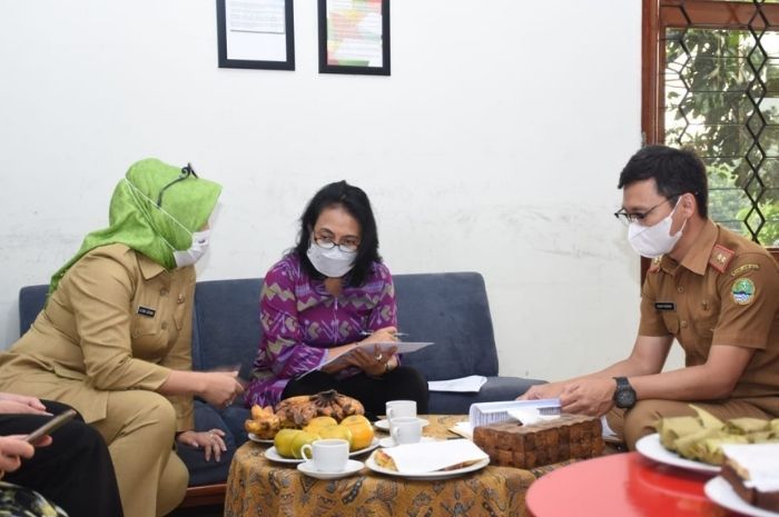 Menteri Pemberdayaan Perempuan dan Perlindungan Anak (PPPA), Bintang Puspayoga melakukan kunjungan dan dialog dengan korban kekerasan seksual di Bandung, Senin 13 Desember 2021. (Istimewa)