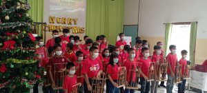 Berbagi Kasih, Anak Penyandang Disabilitas di Bandung Dapat Ratusan Kado Natal