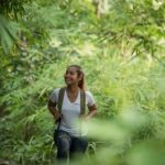 perempuan naik gunung