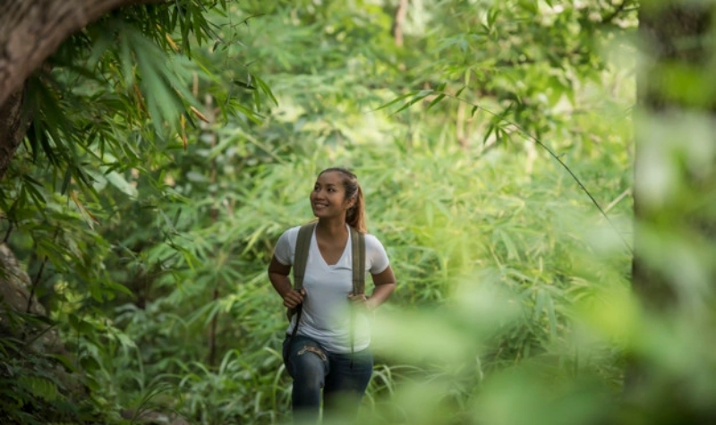 perempuan naik gunung