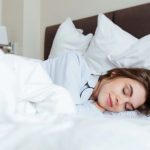 Ilustrasi pakai baju tidur