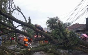 BPBD Sukabumi Ingatkan Warga Tetap Waspada Pasca Cuaca Ekstrem Kemarin Sore