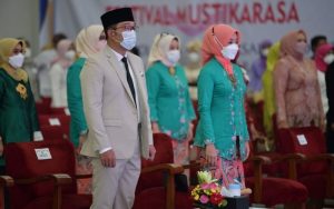 Peringati Hari Ibu, Ridwan Kamil Ajak Sang Bunda Keliling ke Tempat Penuh Kenangan
