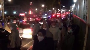 Libur Natal, Kawasan Sekitar Alun-alun Kota Bandung Dipadati Manusia