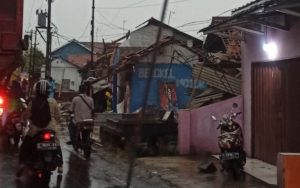 Pasca Diterjang Angin Puting Beliung, Empat Rumah di Purwakarta Rusak Berat