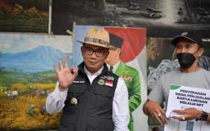 Untung Banyak Nih! Dijual Ridwan Kamil, Lukisan Seniman di Braga Laku Rp4,2 Juta