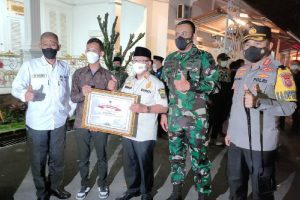 Pemkab Cianjur Bagikan 3 Paket Umroh Gratis kepada Warga yang Vaksin
