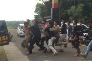 Massa di Purwakarta Ngamuk, Hajar Pencuri Kambing Modus Kasih Racun