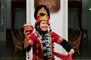 Di Hari Pers Nasional, Bupati Indramayu Siap Menari Topeng Kelana Gandrung