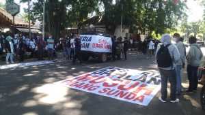 Pengunjuk Rasa di Purwakarta Tuntut Arteria Dahlan Dipecat dari DPR