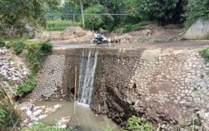 Kisah Jembatan Cimalaka Garut: Jadi Malapetaka saat Hujan, Warga Resah Dihantui Maut