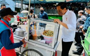 Pedagang di Pasar Sederhana Sumringah saat Ada Presiden Jokowi, Ternyata…