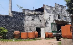 Menengok Sejarah Pabrik Keramik Plered Pertama di Purwakarta