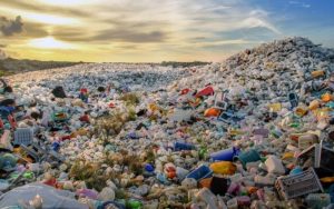 Pembangunan Jalan Aspal di Garut Bakal Gunakan Ratusan Ton Sampah Plastik, Bisa Tahan Lama?