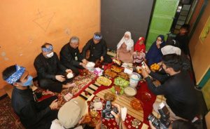 Yana Mulyana Makan Siang di Rumah Sederhana, Santap Nasi Liwet Hingga Telor Dadar