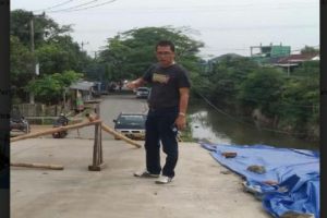 Belum Sebulan Diresmikan, Jembatan Rp10 Miliar di Karawang Rusak Parah