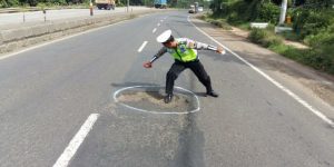 Waduh! Warga Pangandaran Minta Pemkab Tasikmalaya Perbaiki Jalan Rusak
