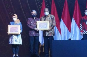 Berhasil Pulihkan Ekonomi di Tebingg Tinggi, Umar Zunaidi Dapat Penghargaan