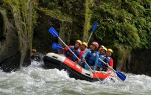 Darma Wijaya Ajak Menantu Presiden Jokowi Uji Adrenalin di Trek Arung Jeram Sipispis