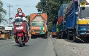 Ruas Jalinsum di Serdang Bedagai Rusak, Banyak Pengendara Jatuh