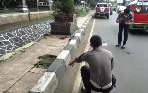 Hilang Kendali, Pengendara Honda Beat di Purwakarta Alami Luka serius Usai Hantam Trotoar
