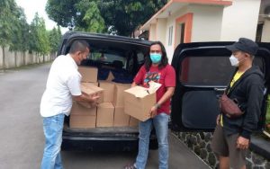 Polisi di Majalengka Temukan Ratusan Botol Miras Ilegal dalam Mobil yang Terparkir