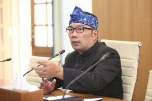 Ridwan Kamil Minta Generasi Muda Tak Tiru Edi Mulyadi, Pakai Iket Sunda tapi…