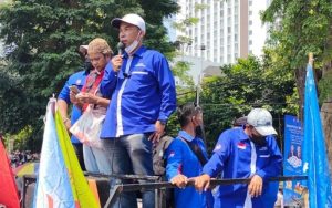 Ribuan Buruh Kepung Gedung Sate, Ini Enam Tuntutan Buruh Untuk Ridwan Kamil
