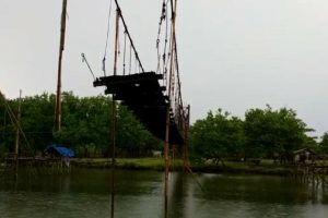 Jembatan Agrabinta Cianjur yang Dibangun Rp1,6 Miliar Putus, Pelajar Sulit ke Sekolah