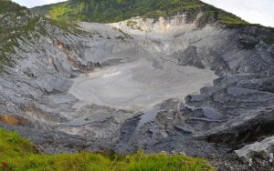 Waduh! Gunung Tangkuban Parahu Muntahkan Gas Berbahaya, Masyarakat Dilarang Mendekat