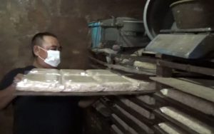 Harga Kedelai Naik, Pengrajin Tempe di Purwakarta Kecilkan Ukuran