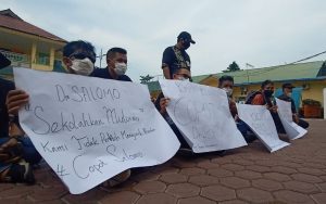 Wartawan Serdang Bedagai Geruduk Kantor Bupati, Darma Wijaya Segera Panggil dr Salomo