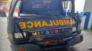 Ambulans Polri Tabrak Truk, Lalu Lintas di Kota Sukabumi Ini Macet di Kedua Arah