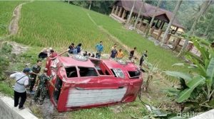 Minibus Terjun ke Jurang di Tegalwaru Karawang, Banyak Pelajar Jadi Korban