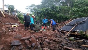 Sekeluarga di Cianjur Tertimpa Tembok Ambruk, 2 Orang Tewas Tertimbun Puing