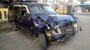 Kendarai Minibus Panther, Lansia di Pematangsiantar Tabrak 2 Motor dan 1 Minibus