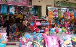 Sentra Boneka Karawang Terancam Punah Akibat Keseringan Banjir