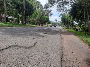 Warga Minta Pemkab Perbaiki Jalan Cirata Khawatir Sebabkan Jatuh Korban