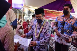 Peringati Hari Jadi, Bupati Imron Santuni 200 Anak Yatim di Ciwaringin