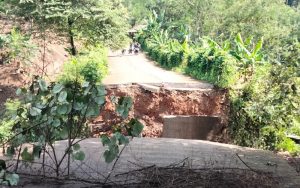 Ribuan Warga Sukamukti Purwakarta Terisolasi Akibat Jembatan Ambruk, Pemerintah Diminta Gerak Cepat