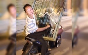 Maling Sial, Curi Pintu Pagar Besi di Tebing Tinggi Kena Foto Warga