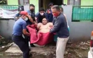 Butuh 13 Petugas Damkar untuk Evakuasi Seorang Pria Penderita Obesitas di Kabupaten Bogor