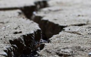 Tanah Bergerak di Cimahi, 10 Rumah Rusak dan 35 Warga Mengungsi