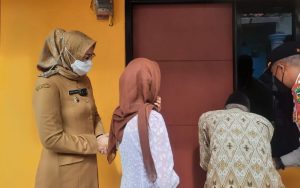 Haru Bercampur Bahagia Terpancar dari Pasutri Lansia di Purwakarta Usai Rumahnya Direnovasi