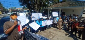 Ratusan Massa BKPRMI Serdang Bedagai Gelar Aksi Damai ke Kantor Bupati