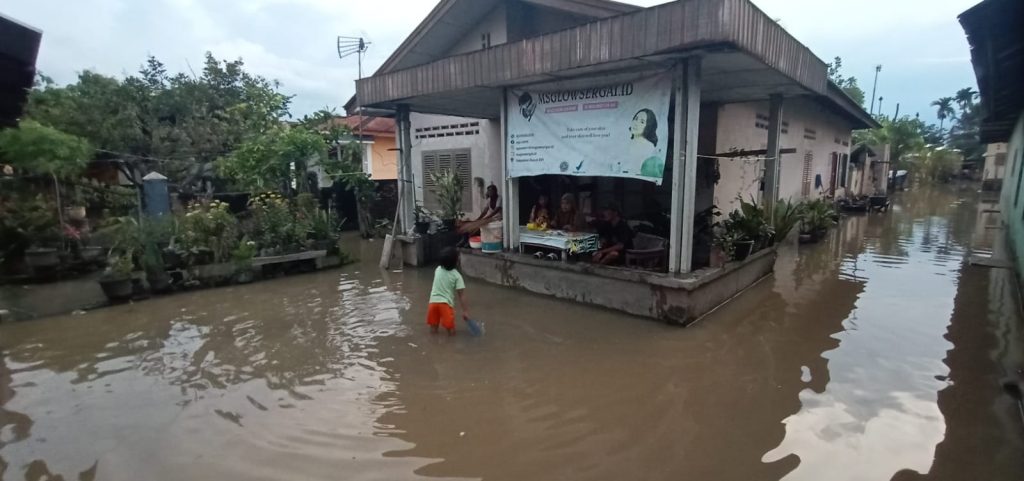 Tanggul Sungai Jebol, Ratusan Rumah di Serdang Bedagai Terendam Banjir